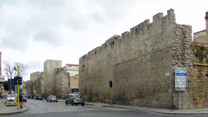 Sassari : restes de rempart sur le Corso della Trinita