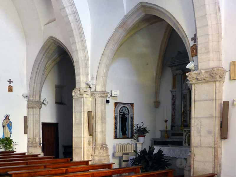 Cossoine : chapelles latérales de Santa Chiara
                  (XVème)