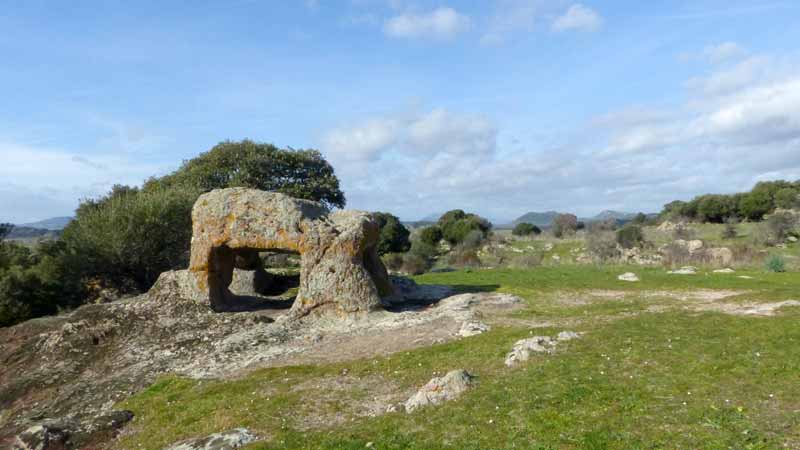 Necropoli-di-San'Andrea-Priu-domus-de-janas-'le-Taureau'.