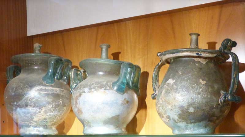 Cruches romaines en verre