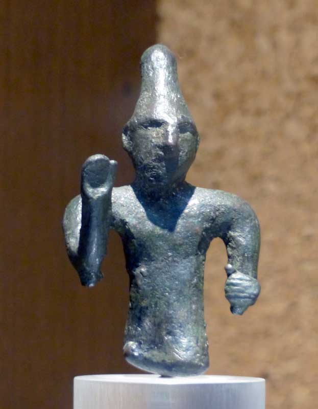 Statuette-d'un-dieu-en-bronze,-style-Proche-Orient-(age-phenicien,-XIe-av.jpg