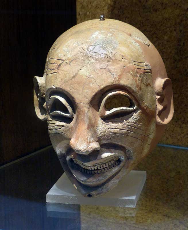 Masque apotropaïque en argile (Tharros, âge-punique
              (VI-IVèm s. av. J-C)