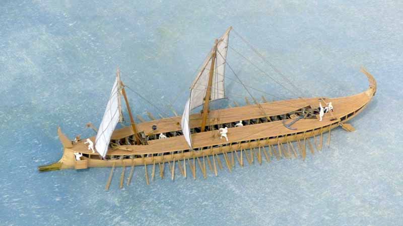 Musee archéologique d'Olbia : maquette de navire de guerre