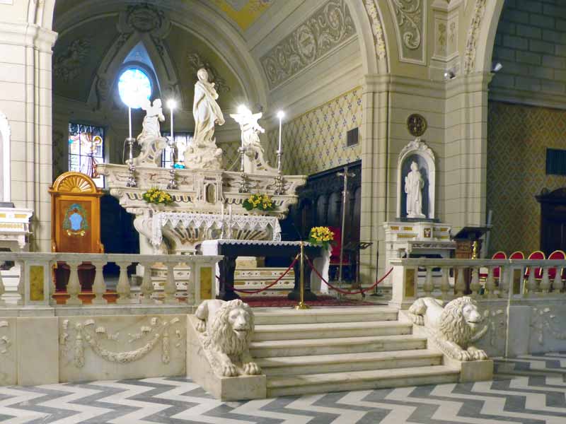 Ozieri-maitre-autel-de-la-cathedrale-Immacolata