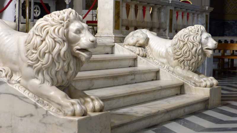 Ozieri : les lions gardant le choeur de la cathedrale