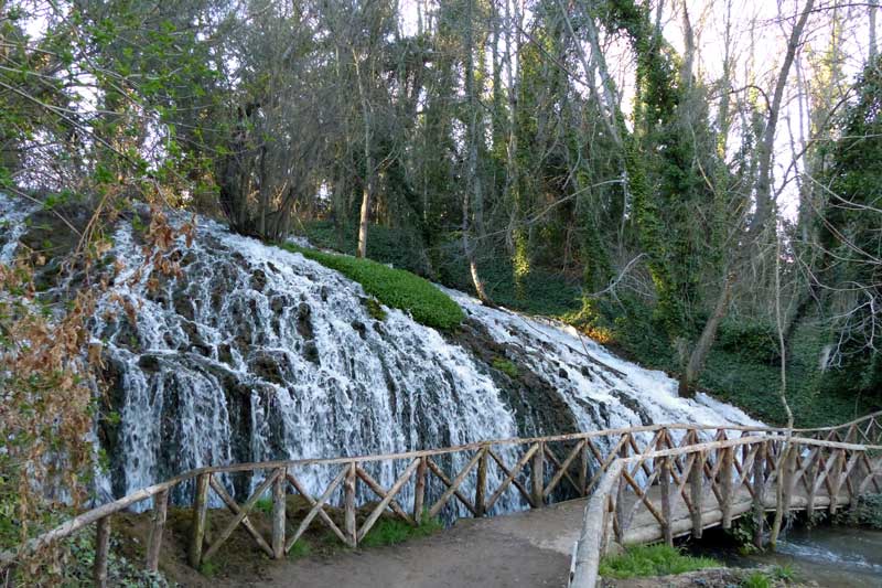 Monasterio-de-Piedra-parc-&-cascades.