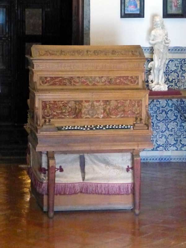 El Escorial : orgue de chambre dans le Palacio
                  d'Austria