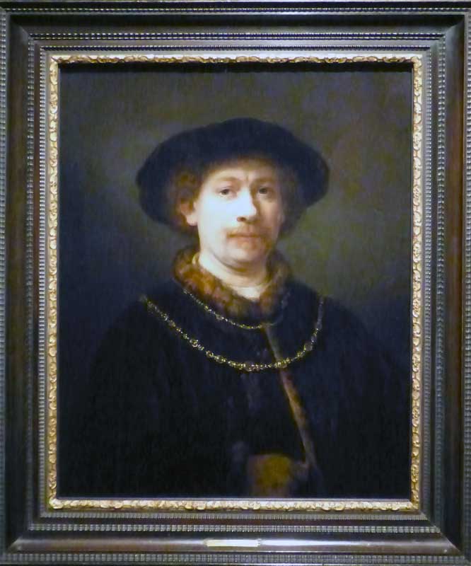 Autoportrait portant un chapeau et deux chaines,
                  par Rembrandt (ca.1642-43)