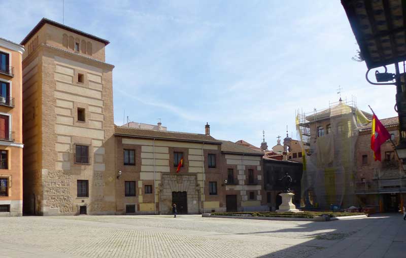 Vieux Madrid : Torre de los Lujanes et Casa de
            Cisneros
