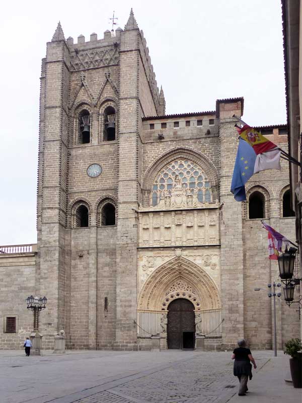 Avila : façade de la cathédrale