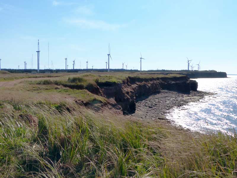 North-Cape : le cap et le champ d'éolienne