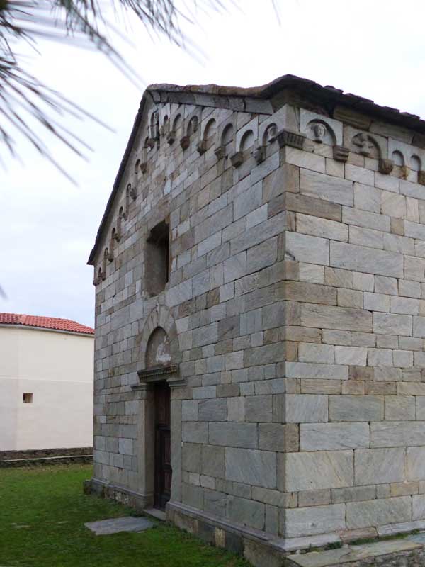Canari : facade de l'eglise-Sta-Maria-Assunta