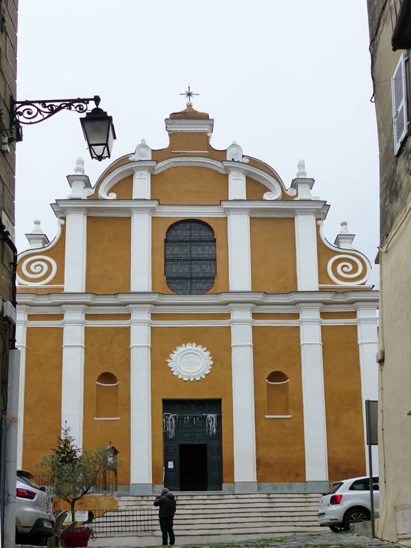 Cervione : facade de la cathédrale XVIIeme