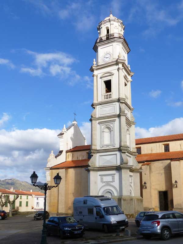 Le campanile baroque de l'église St-Blaise de
                    Calenzana