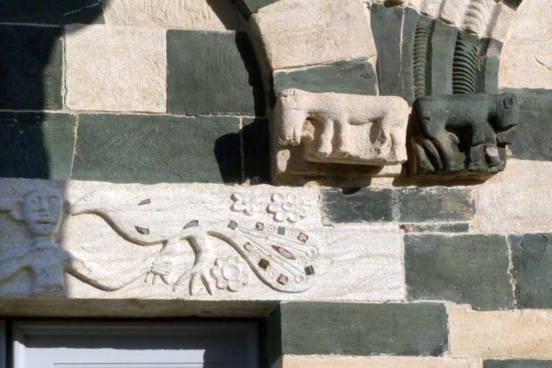 San-Michele-de-Murato-detail-du-porche