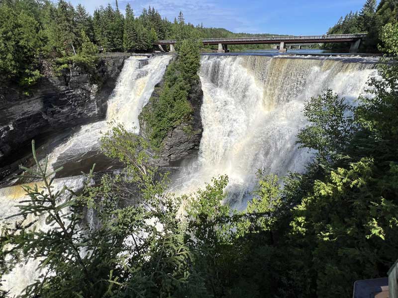 Kakabeka Falls depuis la rve gauche