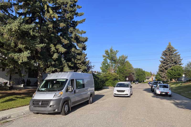 Calgary : ProMaster et Grand Caravan quittent le
                  bivouac