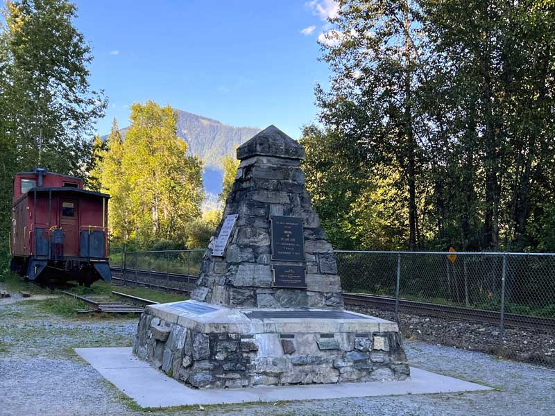 Eagle-Pass monument et caboose