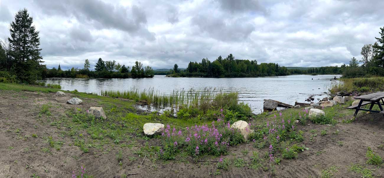 Deux-Rivieres : l'Outaouais dans le lac Holden
