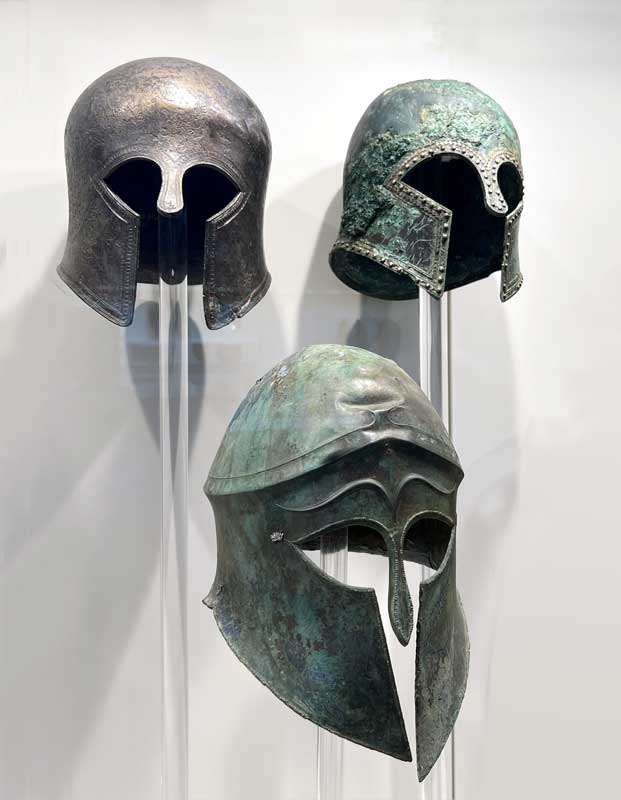 Casques-en-bronze