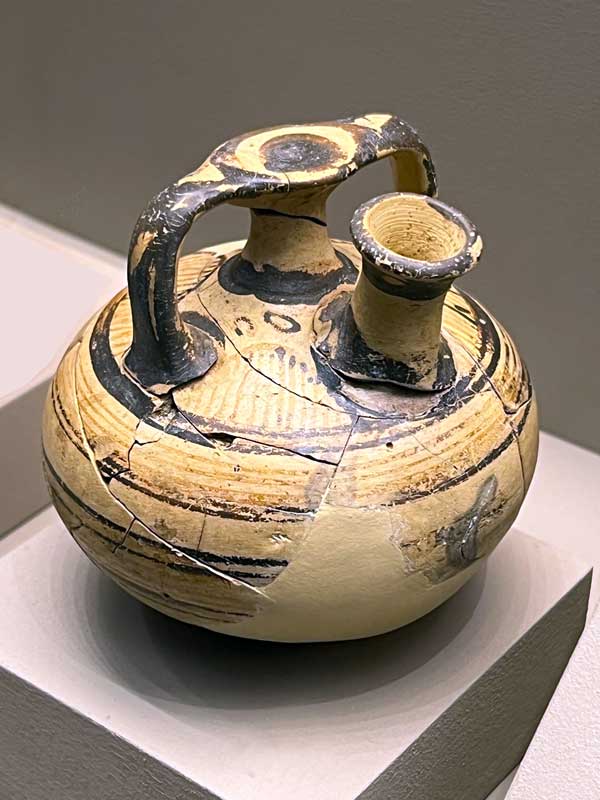 Cruche à étrier pour conserver l'huile (argile,
                    1400-1200 av. JC)