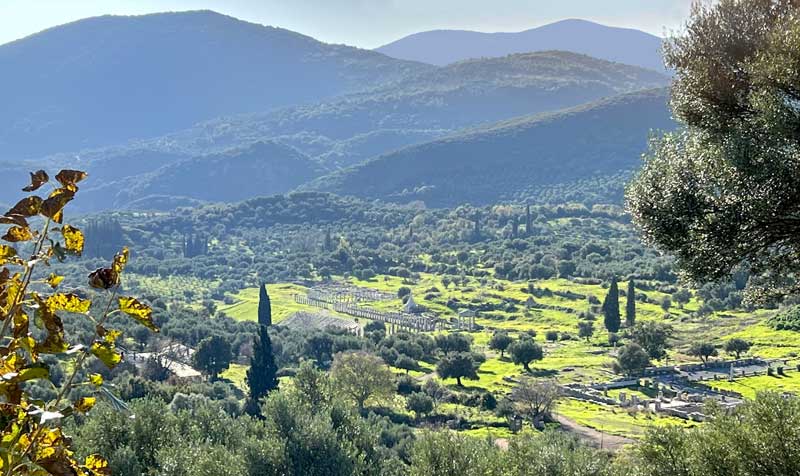 Ancienne Messène: le site depuis le village