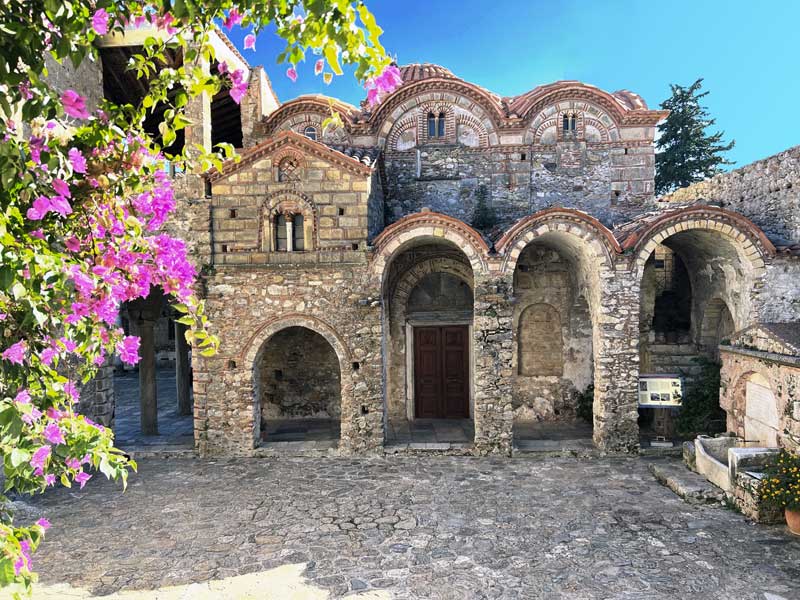 Cour de l'Église Métropole