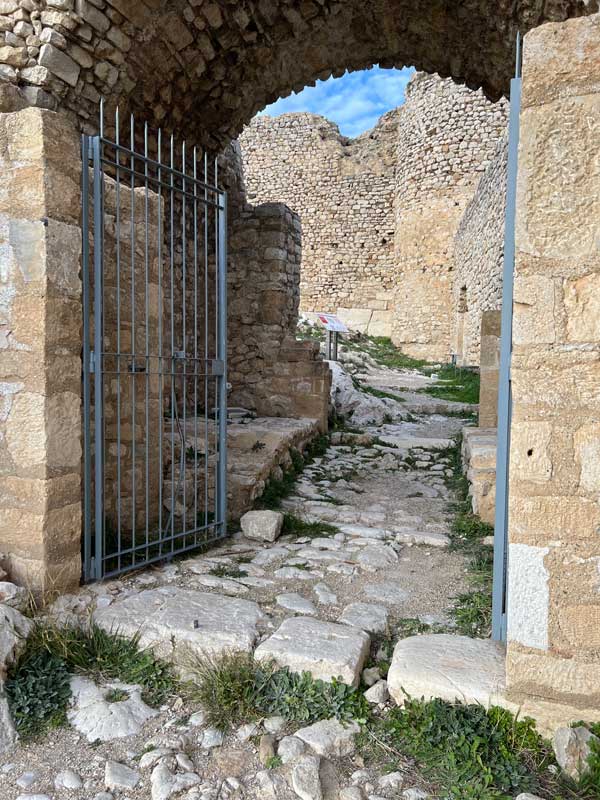 Porte de la cour inférieure du kastro de Larissa