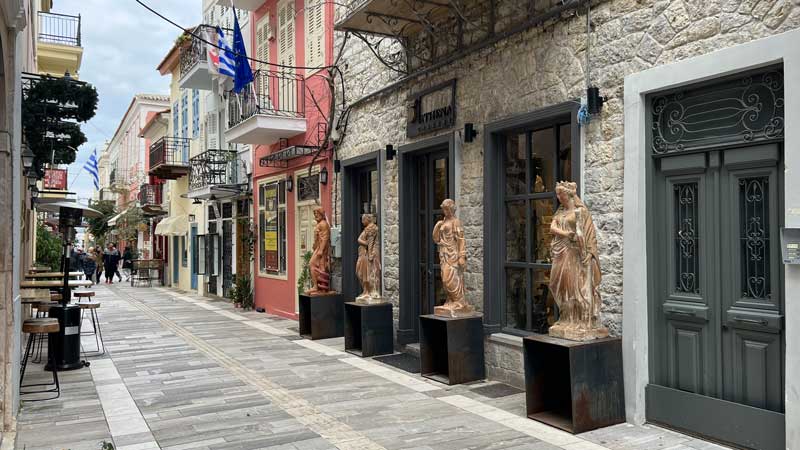 Nauplie-marchand-de-statues