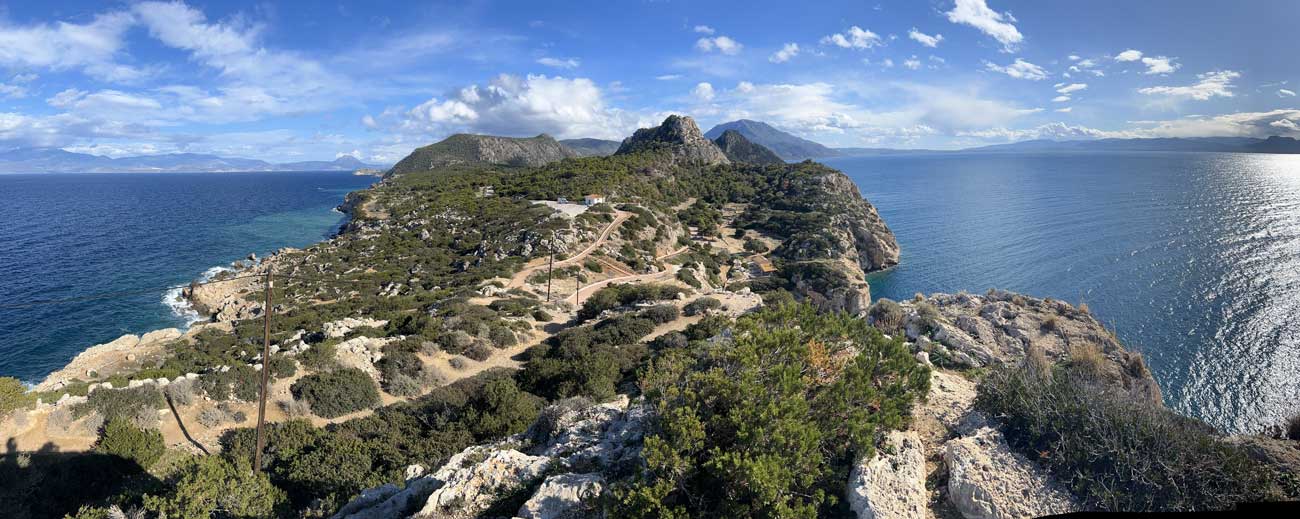 Heraion de Perahora : depuis-le-phare panorama vers
            l'est sur la péninsule