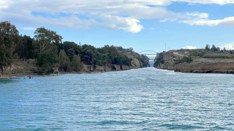 Depuis-le-pont-de-Posidonia-zoom-sur-la-Canal-de-Corinthe
