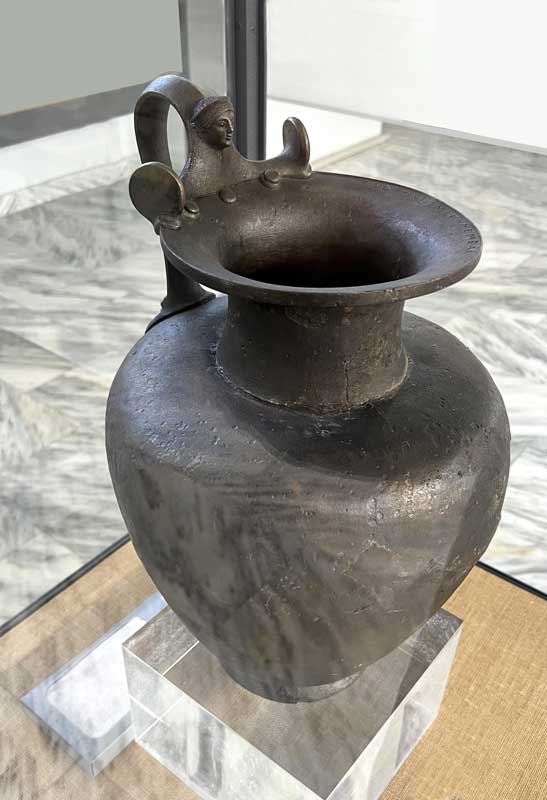 Musée de Nemea- : Hydria-en-bronze (510-B.C)
