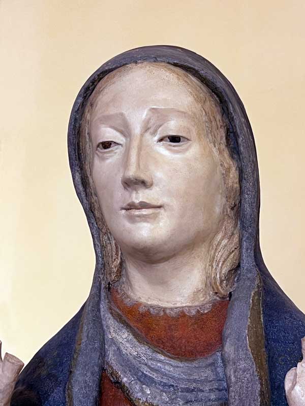 Musee-de-la-cathedrale-Vierge-Marie-XVIIIe-en-calcaire-peint