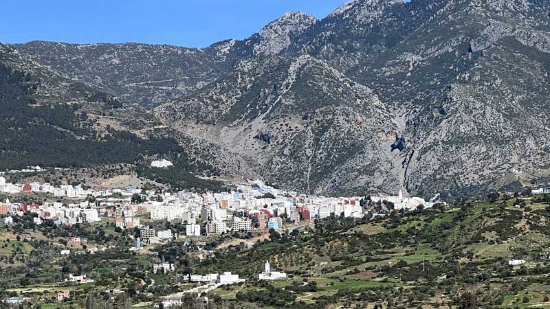 Chefchaouen-au-pied-des-Jbel-Lakraa-et-Jbel-tissouka