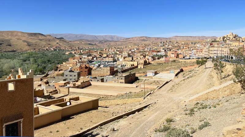 La ville
                    de Boulmane-Dades et depuis le belvédère au sud de
                    la ville