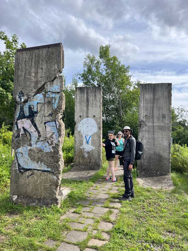Truro-vestiges-du-Mur-de-Berlin