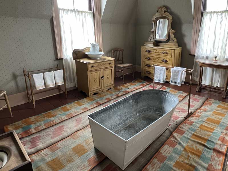 Greenwood-Cottage : la salle-de-bain-et-son-tub