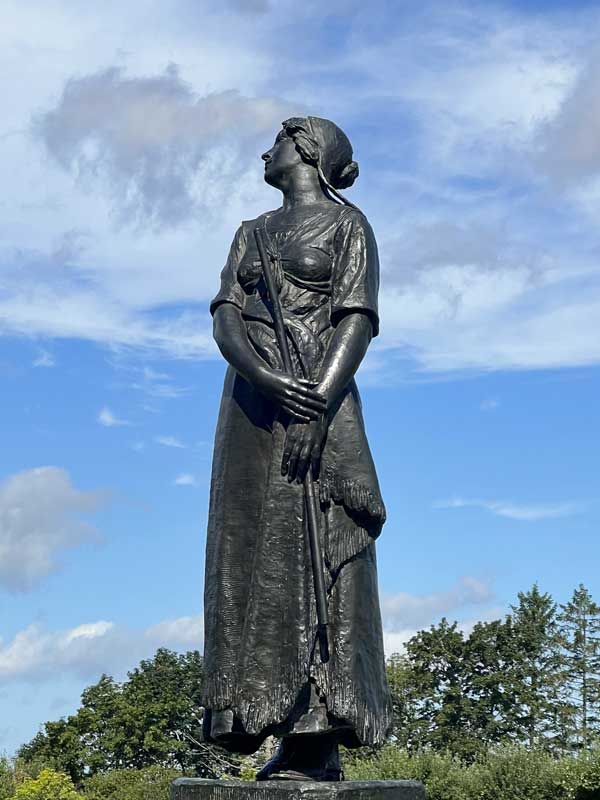 Grandpre-statue-d'Evangeline-par-Henri-Hebert-d'apres-Louis-Philipppe-Hebert