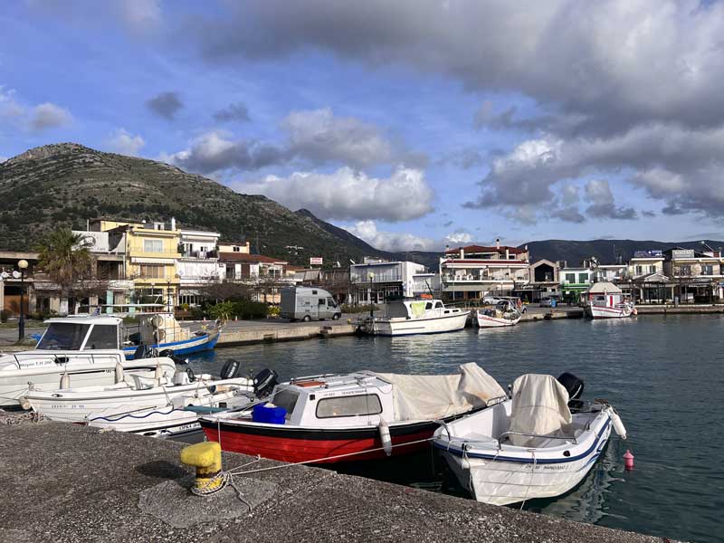 Bivouac dans le
                  port de Plataria