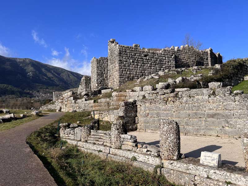 Dodoni-le-bouleuterion-au-sud-est-du-theatre