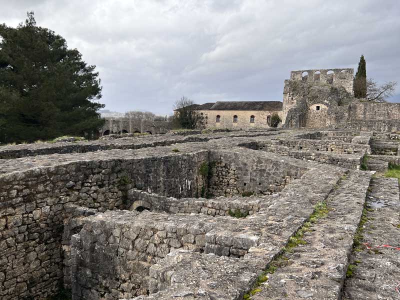 Ioannina-Palais-d.Ali-Pasha et Tour de
                    Bohemond