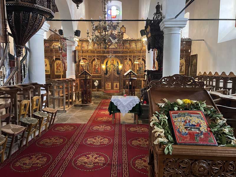 Metsovo : dans l'eglise paroissiale Agio
                      Apostoloi