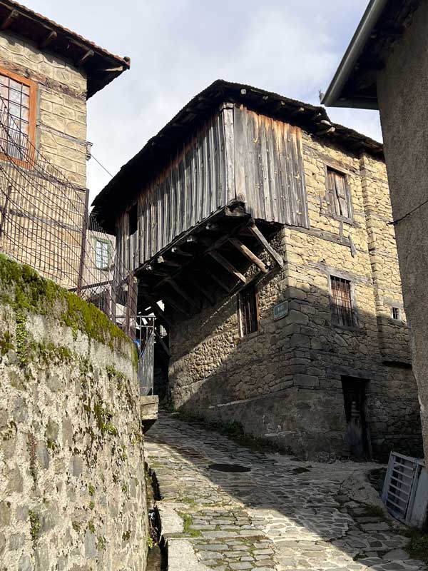 Metsovo : encorbellement