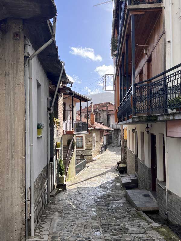 Une autre
                      rue de Metsovo