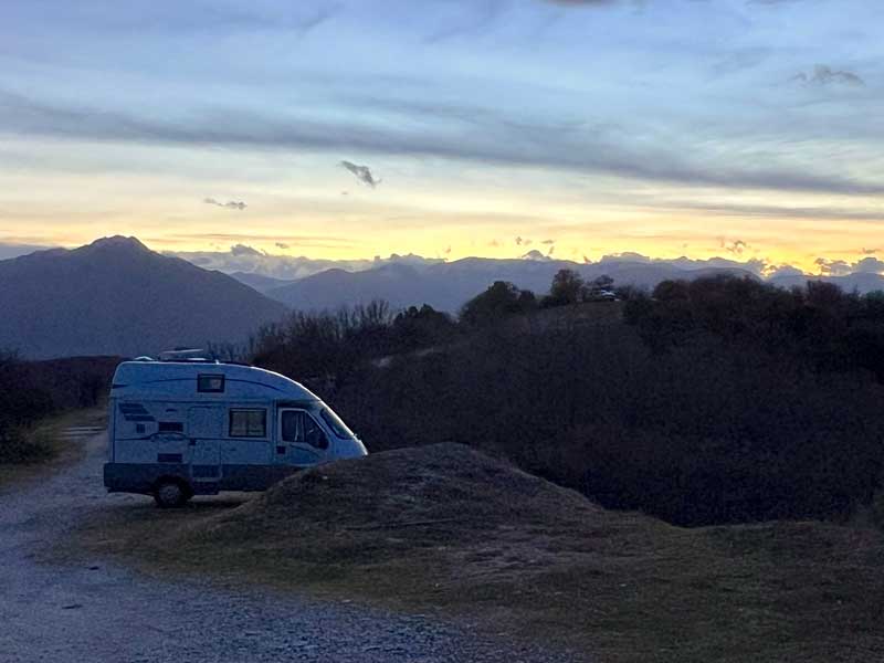 Meteores
                      bivouac sur la route Kalampakas-Vlachavaas