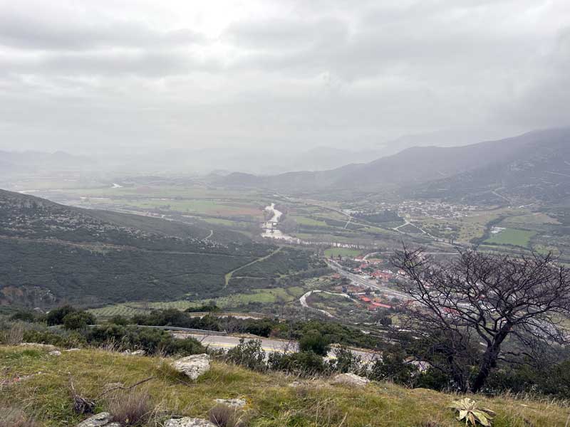 Sur la route montant de Tempi à Ampelakia