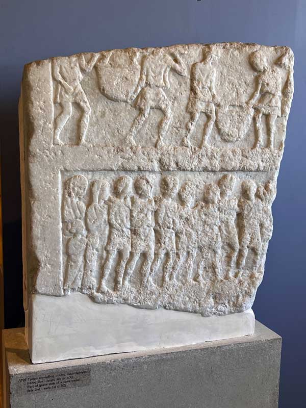 Amphipolis stele tombale d'un marchand d'esclaves
                  (2e-1er s. av. JC)