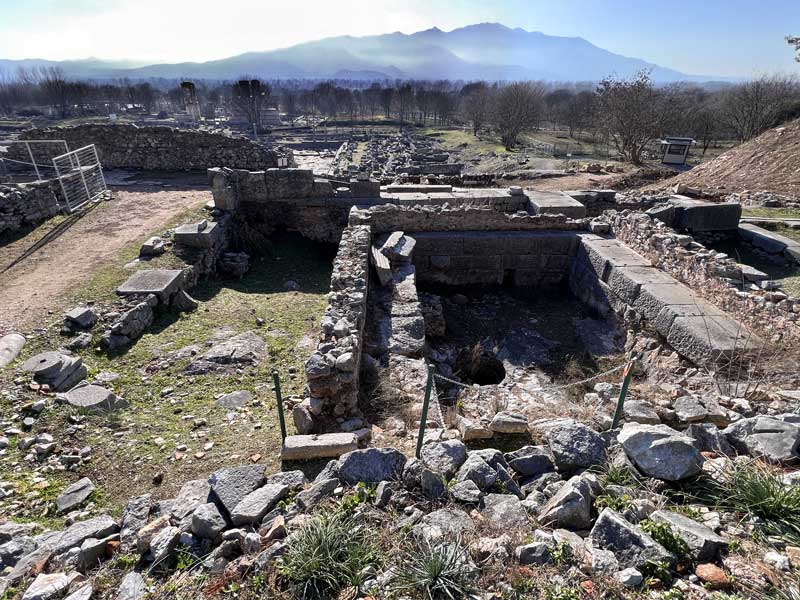 Philippi.-sanctuaire-des-dieux-egyptiens