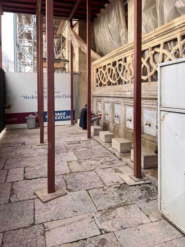 Edirne-Selimiye-Camii-cour-pour-ablutions