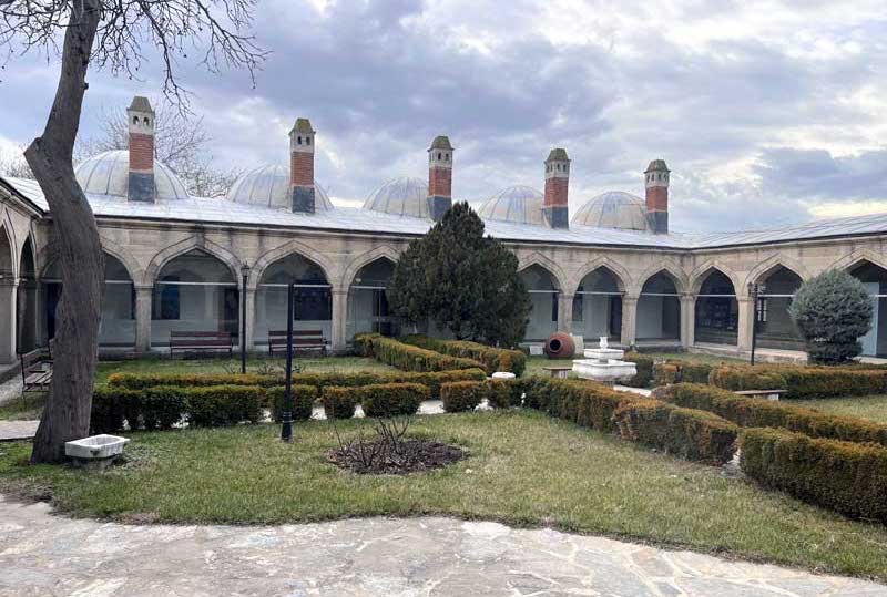 Edirne: cour de la Dar'ül Kurra Medrese